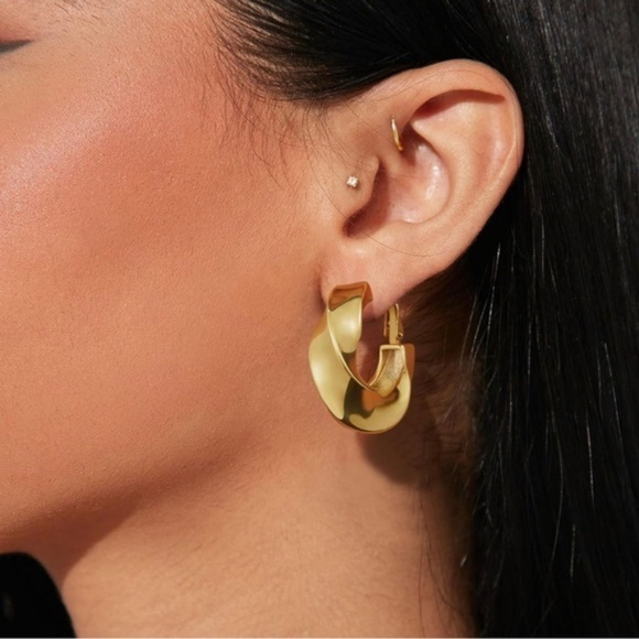 Gold 14k Gold Plated Twist Hoop Earrings - Picture 1 of 5